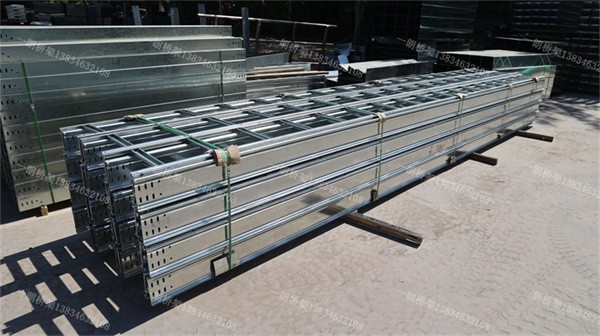 镀锌梯式大跨距桥架